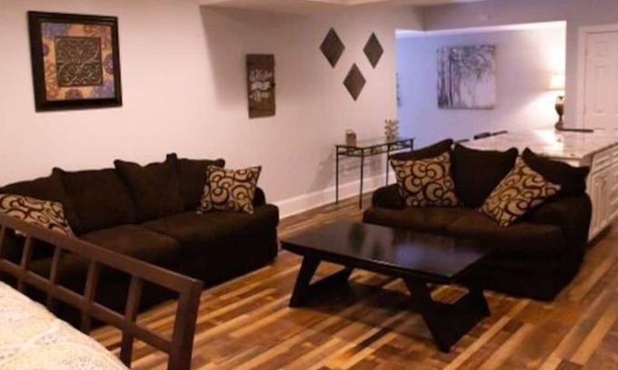 Mint Hill Apartamento | Cottage in the Woods, Near 485, All New