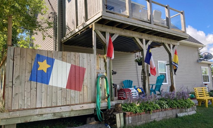 Shediac Chalet De Esquí | Cottage Jasmine on the Shediac Bay with hot tub