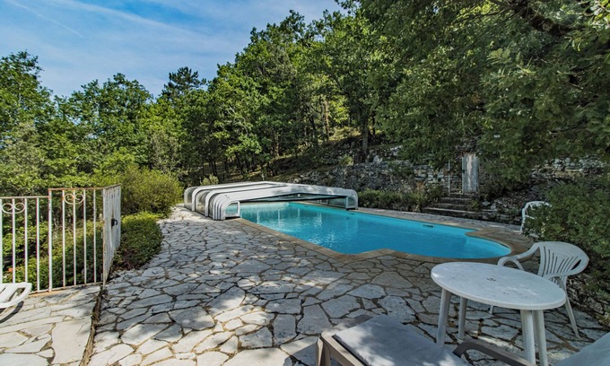 Cenac-et-Saint-Julien Cabaña | Casita de campo "La Maison De Tine" con piscina compartida, jardín privado y Wi-Fi