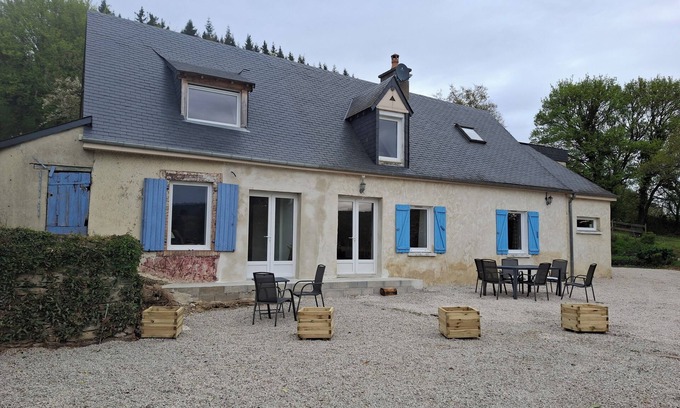 Mont-Saint-Jean Cabaña | Casa rural situada en el campo cerca del lago y el bosque de Sillé le guillaume