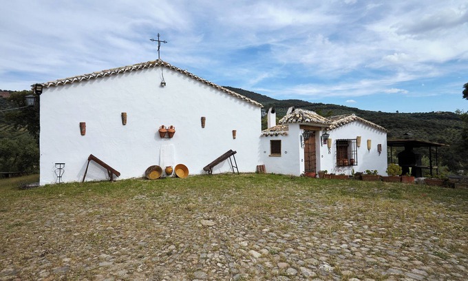 Castillo de Locubin Cabaña | Casita de campo 'Majolero 3' con piscina compartida, balcón y Wi-Fi