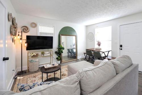 North Nashville Apartamento | Cottage Near Downtown, King bed, Private Yard, Free Parking