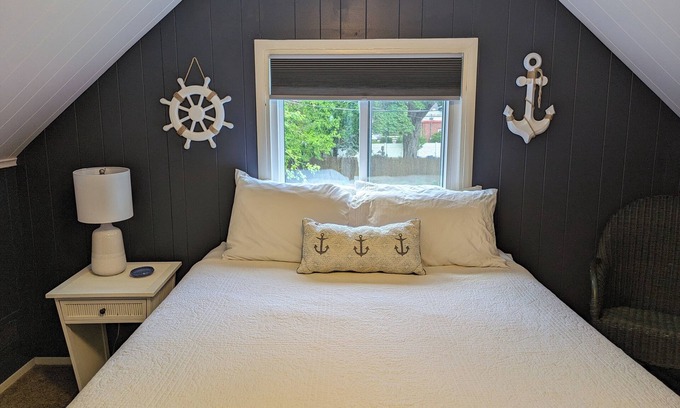 Erie Cabaña | Cottage Near Presque Isle & Lake Erie Boat Parking