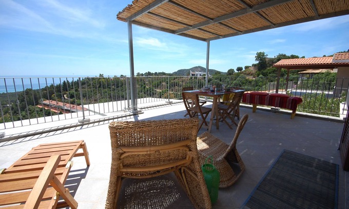 Eden Rock Casa | Villa nueva, gran terraza con vistas al mar. Entre s. Margherita y Chia.