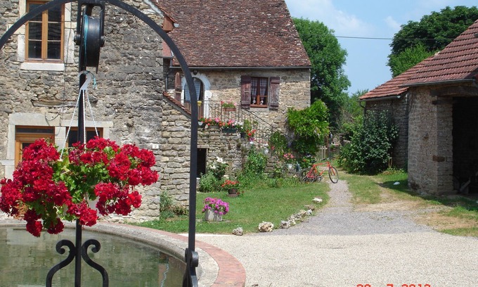 Ecutigny Casa | Casa rural de 130 m2 ubicada a 20 'de Beaune en el 1er piso de una casa antigua