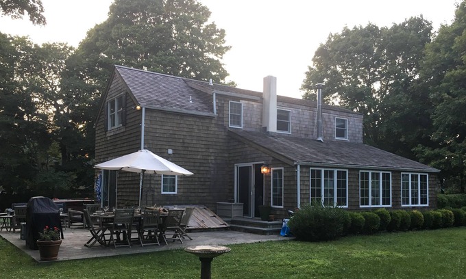 East Hampton North Cabaña | Disponibilidad del Día del Trabajo: Cabaña del país el 2 de Acres, a poca distancia de la ciudad, piscina