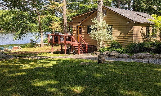 White Mills Cabaña | Cottage on House Pond