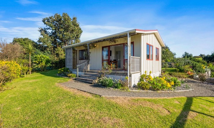 Waikanae Casa | Cottage on Rutherford – Waikanae Holiday Home
