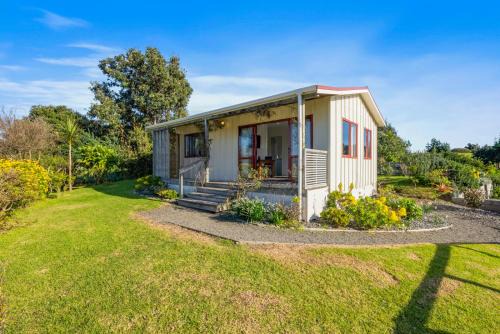 Waikanae Casa | Cottage on Rutherford - Waikanae Holiday Home