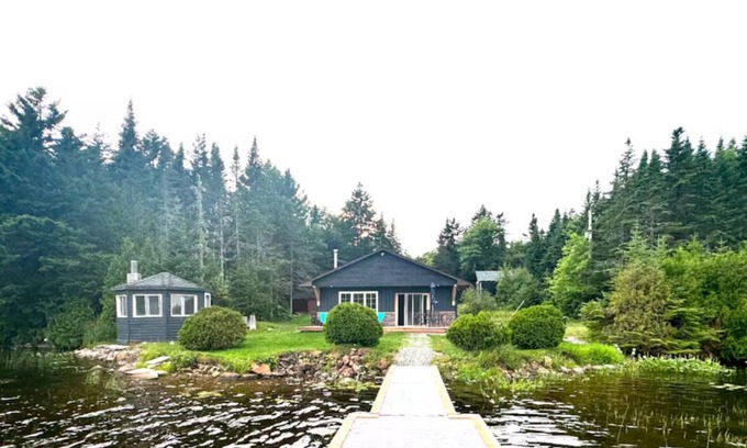 Clifton Royal Cabaña | Cottage on Terreo Lake