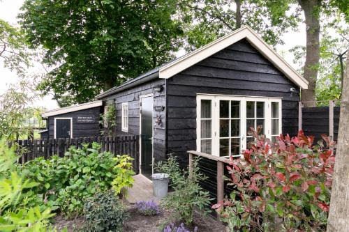 Oostwoud Chalet De Esquí | Cottage 'Onder de boompjes'