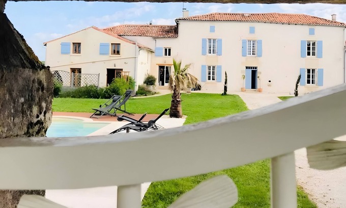 Vergne Casa | Casita de campo "Opaline" con piscina compartida, terraza privada y Wi-Fi