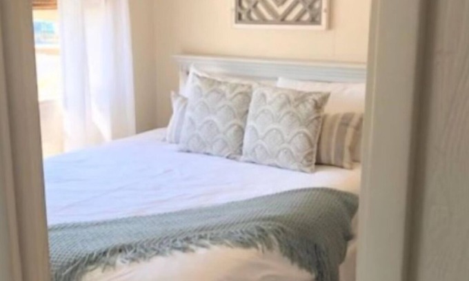Rehoboth Beach Hotel | Cottage Queen One-Bedroom | Ocean Glass Inn | with Free Breakfast & Parking