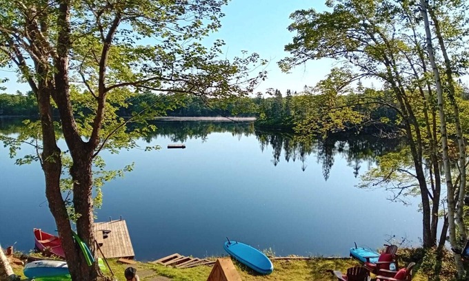 Lewis Lake Cabaña | Cottage retreat on Lewis Lake with hot tub