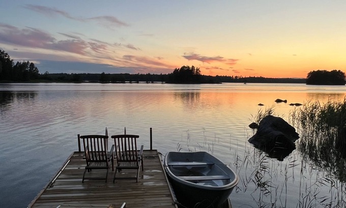 Varmland County Cabaña | Cottage Sävviken by lake Ullvettern - Fishing Swimming Boating Trekking