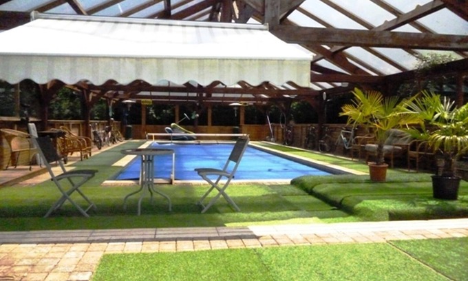 Bessines-sur-Gartempe Cabaña | Bellamente aislada casa de campo con piscina privada climatizada, situado en 1 hectárea de terreno