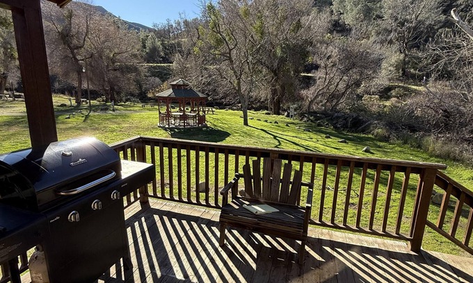 Winters Cabaña | Cottage, Sleeps 6, Wheelchair & Pet Friendly - Roomy Cottage with Kitchen, Sleeps 6, Wheelchair & Pet Friendly