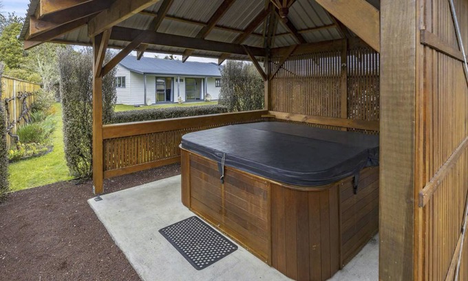 Turangi Cabaña | Cottage & Spa Pool