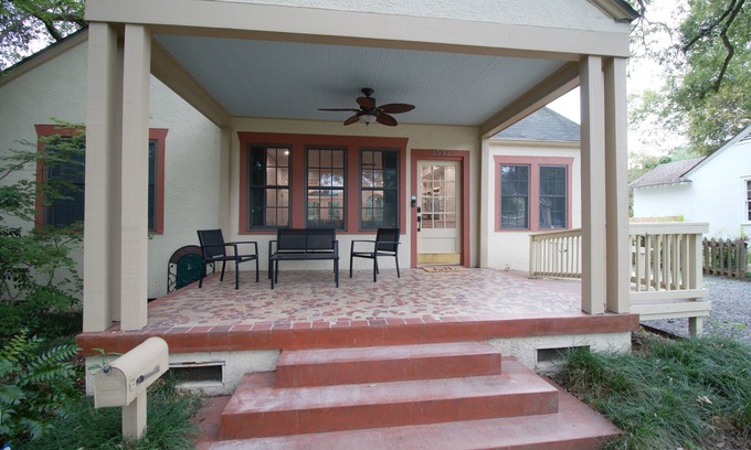 Highlands - Perkins Casa | Cottage under the oaks! Walk to LSU games!