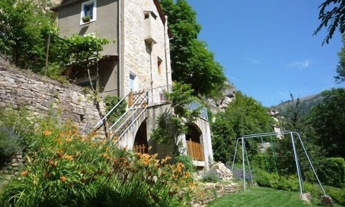 Saint-Chely-du-Tarn Cabaña | Casa rural con jardín y terraza junto al río cerca de Sainte Enimie