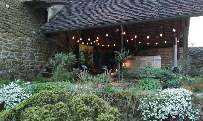 Saint-Mars-d'Egrenne Cabaña | Cottage with hot tub in beautiful peaceful surroundings