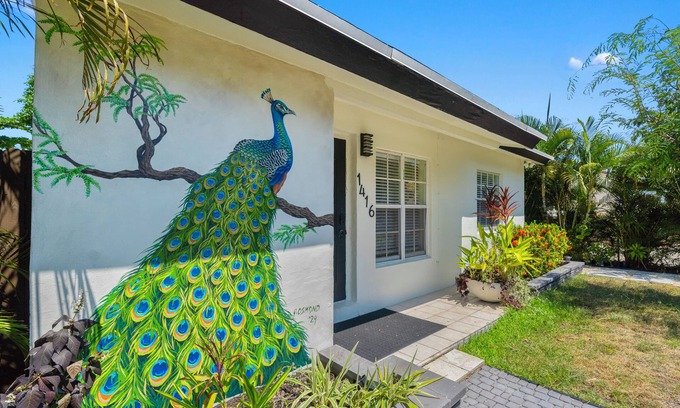 Riverside Park Casa | Cottage w Peacocks Managed by BNR Vacation Rentals