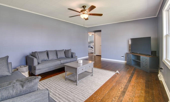Twin Lakes Cabaña | Cottage w/ Sunroom & Fire Pit, Walk to Lake!