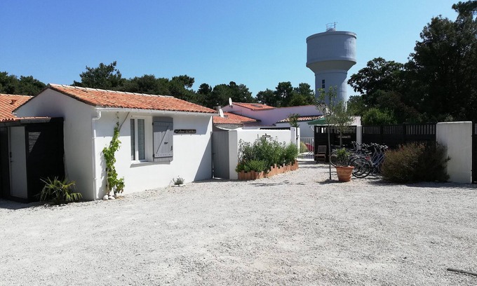 Rivedoux-Plage Cabaña | Cabaña con 2 dormitorios, patio privado, estacionamiento privado y tranquilo, piscina climatizada.