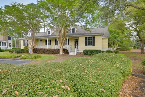 Murrells Inlet Casa | Cottage with Deck and Pool Access about 6 Mi to Beach