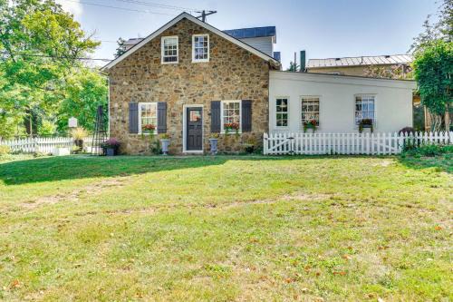Leesburg's Old and Historic District Casa | Cottage with Furnished Patio and Garden Dtwn Leesburg