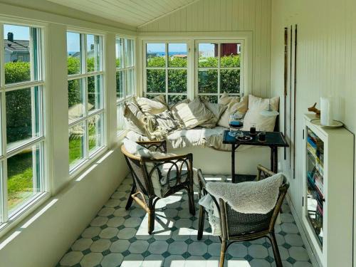 Varberg Casa | Cottage With Glass Porch By Apelviken Beach