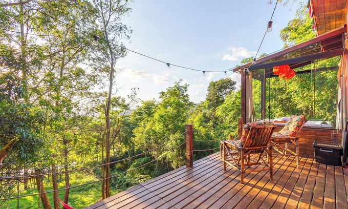 Tres Coroas Chalet De Esquí | Cottage with Hot Tub Near Buddhist Temple
