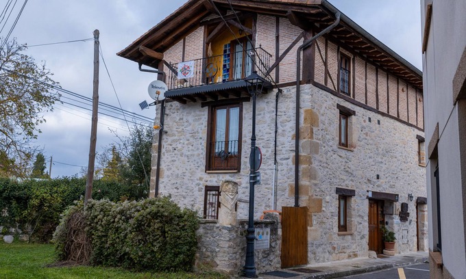 Agurain Casa | Casita de campo 'Zadorra Etxea Casa' con vistas a la montaña, terraza privada y Wi-Fi