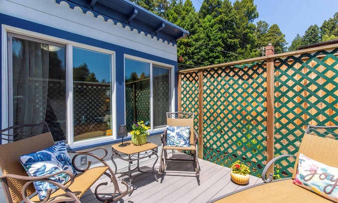 Arcata Casa | Cottagecore charm beside the redwoods—steps to trails, minutes to beaches and downtown Arcata.