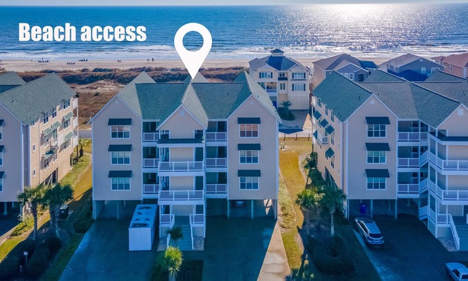 Ocean Isle Beach Villa | "5 Oclock Somewhere" Hermoso condominio de 4 dormitorios y 4 baños con vista despejada al océano.