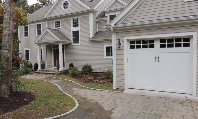 Cotuit Casa | Cotuit Home con una piscina enterrada a menos de una cuadra de la playa