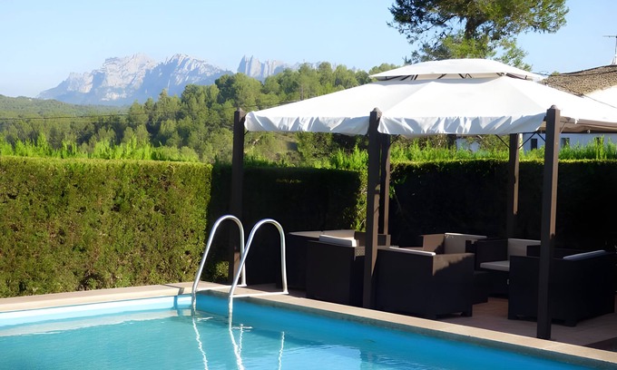 Sant Salvador de Guardiola Apartamento | Casa rural 'Set Rengs 1' con vistas a la montaña, piscina compartida y Wi-Fi