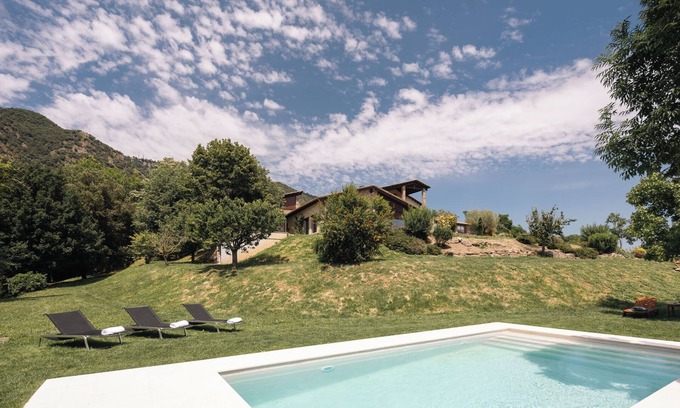 Sant Pere de Torello Villa | Casa rural 'Mas Redortra' con vistas a la montaña, Wi-Fi y aire acondicionado
