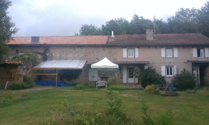 Saint-Barthelemy-de-Bussiere Casa | Country house (jacuzzi/terrace/park/hiking/mushrooms)