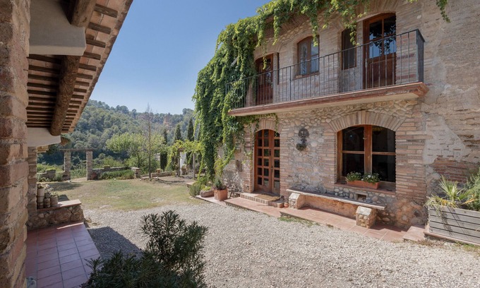 Els Hostalets de Pierola Casa | Casa rural 'La Isla Verde' con vistas a la montaña, piscina privada y Wi-Fi
