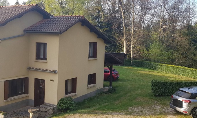 Saint-Victor-Montvianeix Casa | Country house in Livradois Forez