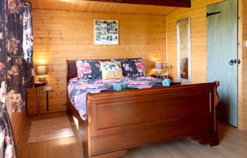 Ashwick Otro | Country Bumpkin - Romantic Couples stay in Oakhill Cabin