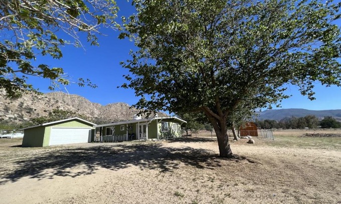 Lake Isabella Casa | Country Bungalow with Jacuzzi on over 2 Acres
