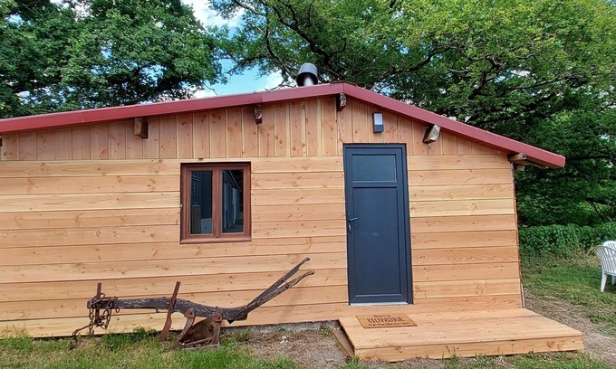 Saint-Martin-le-Mault Chalet De Esquí | Country cottage surrounded by horses, sheep and rabbits