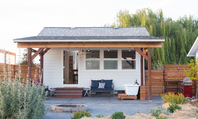 Petaluma Cabaña | Country Casita Cottage with 2 Person Soaking Tub