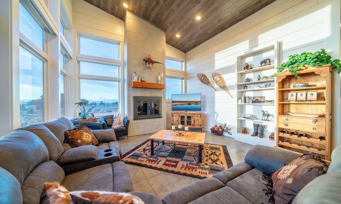 Powell Butte Casa | Country Chic Ranch- Panoramic Mountain Views - Resort Amenities