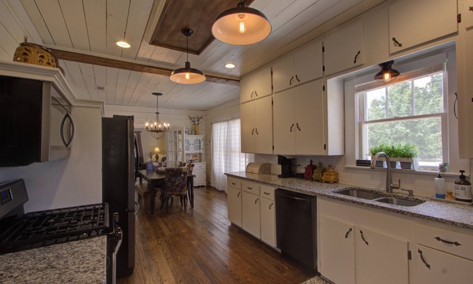 Texarkana Otro | Country Club Cottage at Texarkana Country Club