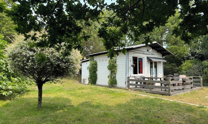 Saint-Pere-en-Retz Chalet De Esquí | Country cottage 4 km from the ocean... with tennis court!