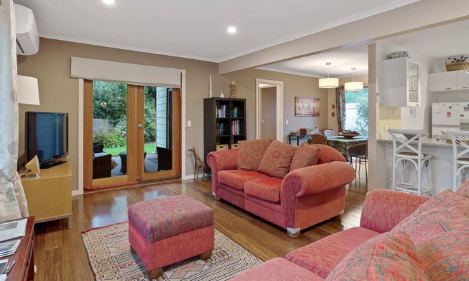 Grantville Casa | Country Cottage by The Bay