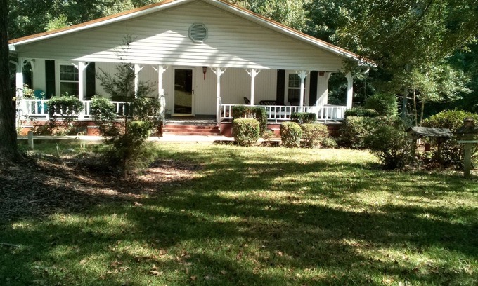 Roxie Casa | Country cottage in fantastic Natchez with WiFi, AC